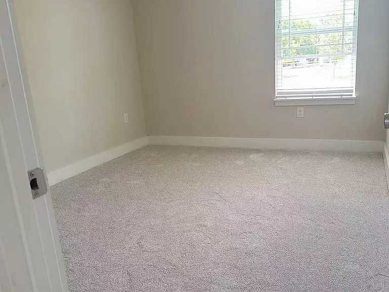 6034 Hillside Ln — Photo 8