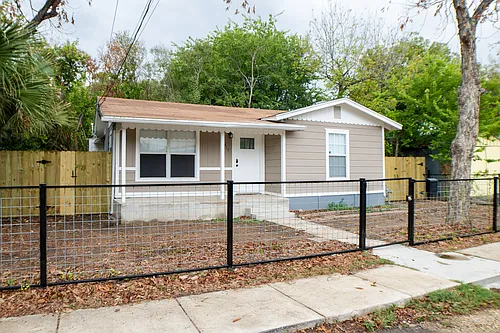415 Riddle St Photo 1