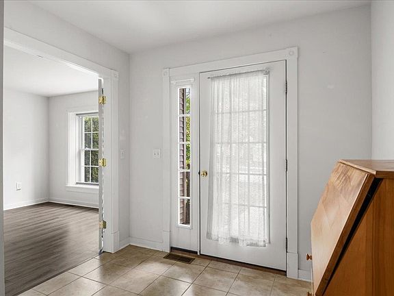 3rd image of 114 Honeysuckle Lane