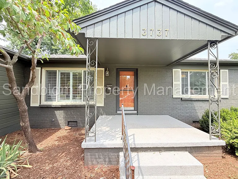 3737 E 37th Pl — Photo 2