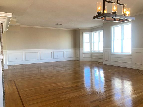 3rd image of 909 Washington St Unit 3
