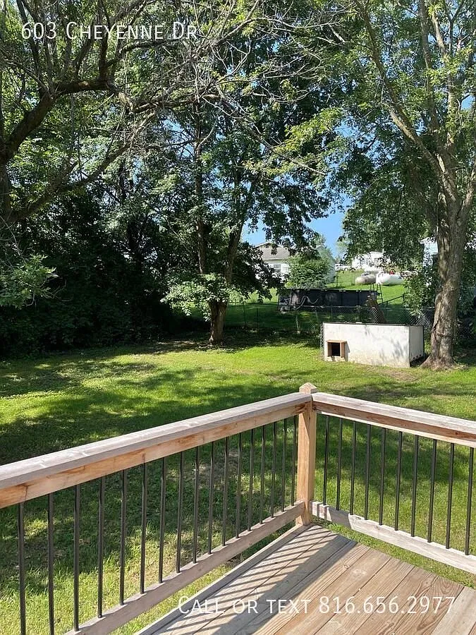 Spacious 3BR/2BA Country Home with Private Drive Excelsior Springs — Photo 3