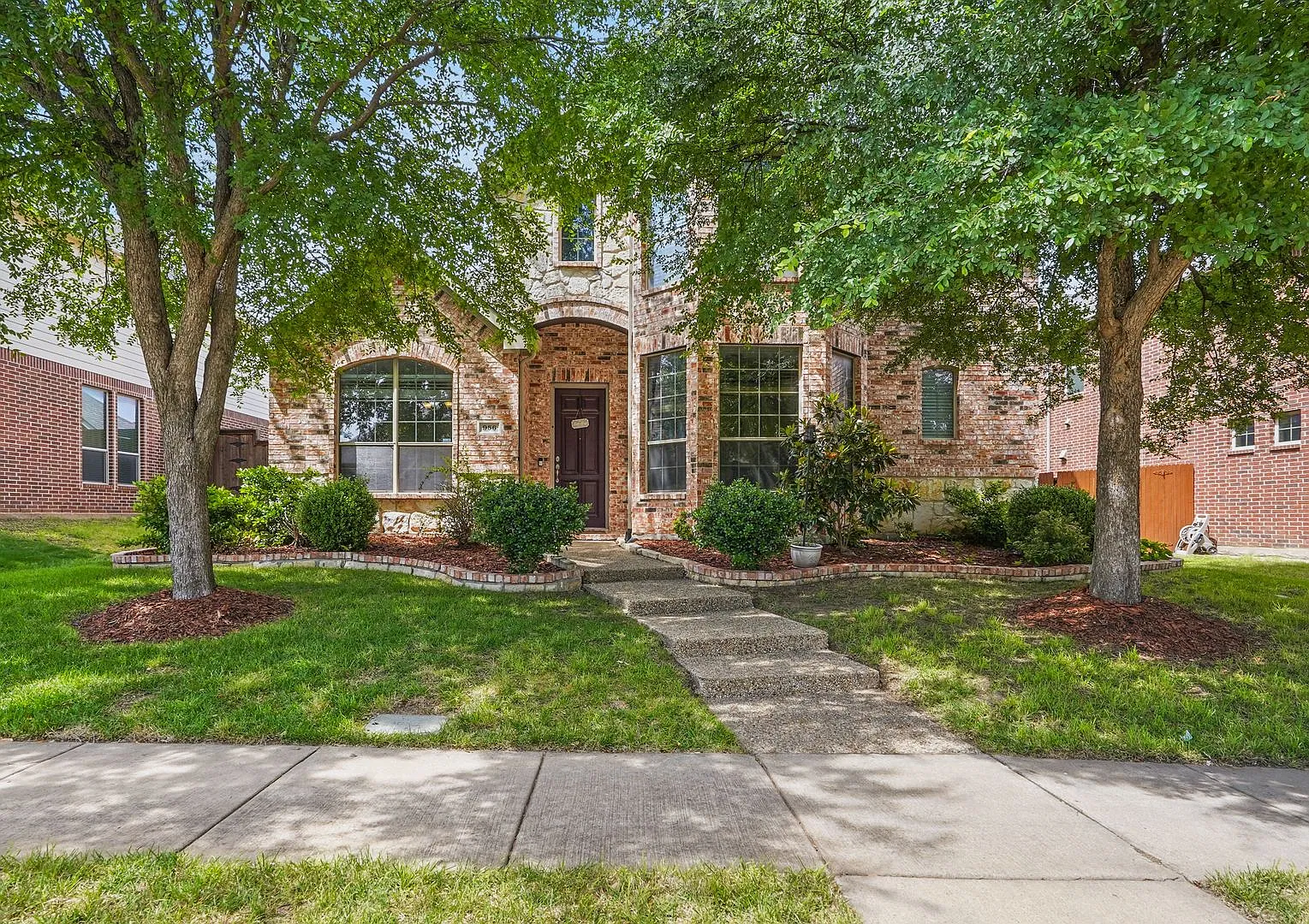Spacious 5-Bedroom Home in Allen's Quail Run Community — Photo 1