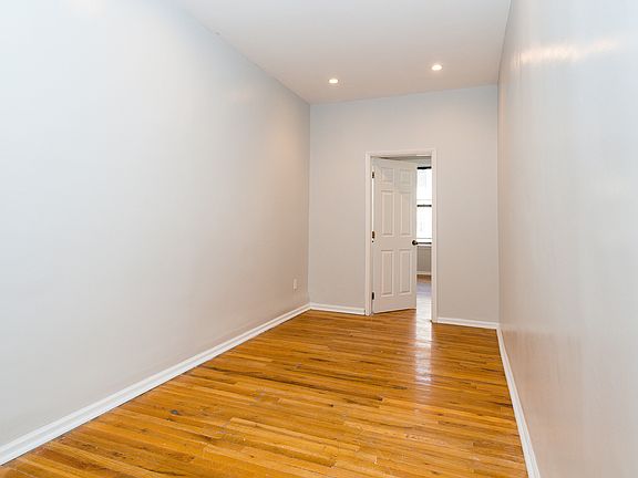 4th image of 306 Jefferson St APT 4L