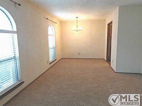 5th image of 7318 Cloverglen Dr