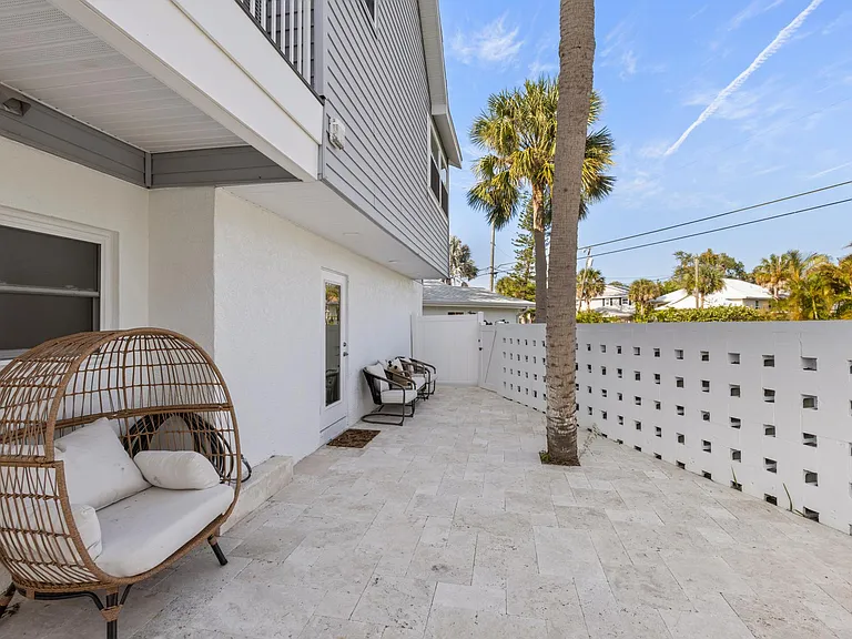430 Island Cir — Photo 44