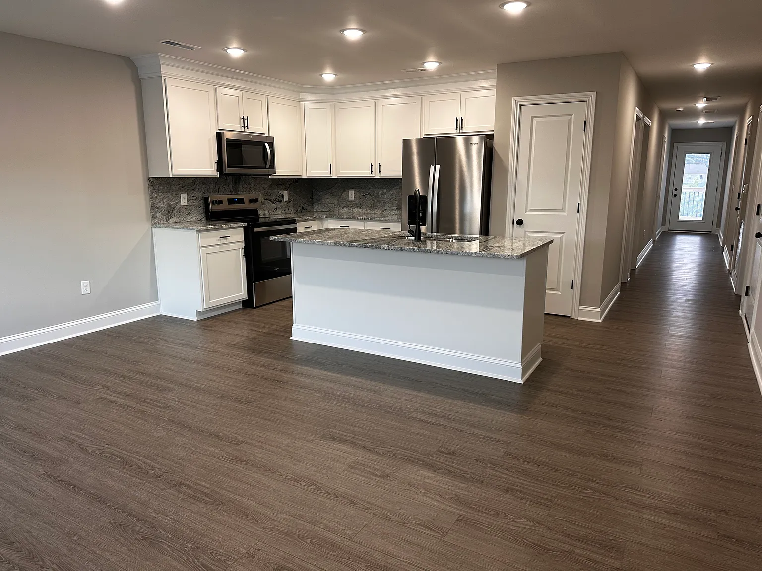 3 bed, 1250 sqft, $1,750 — Photo 3