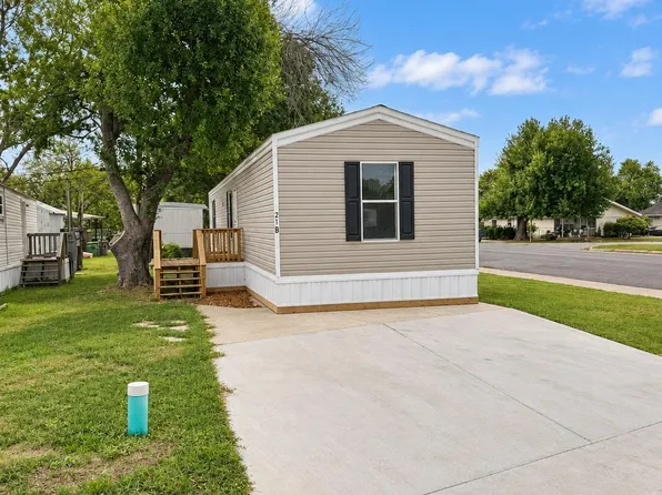 2210 E North St, Victoria, TX