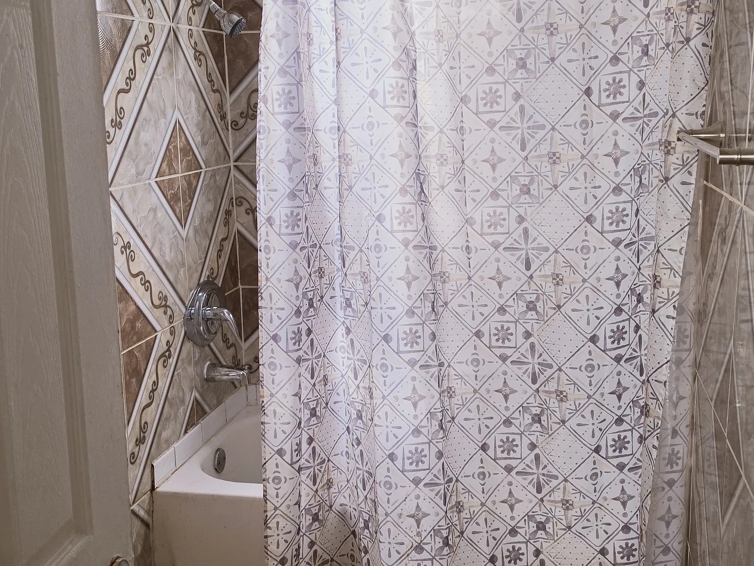 2 bed, 750 sqft, $1,100 — Photo 2