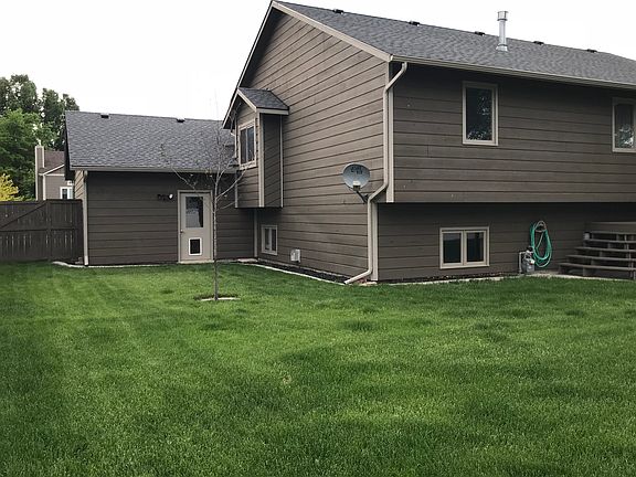 3rd image of 3292 Tahoe Dr