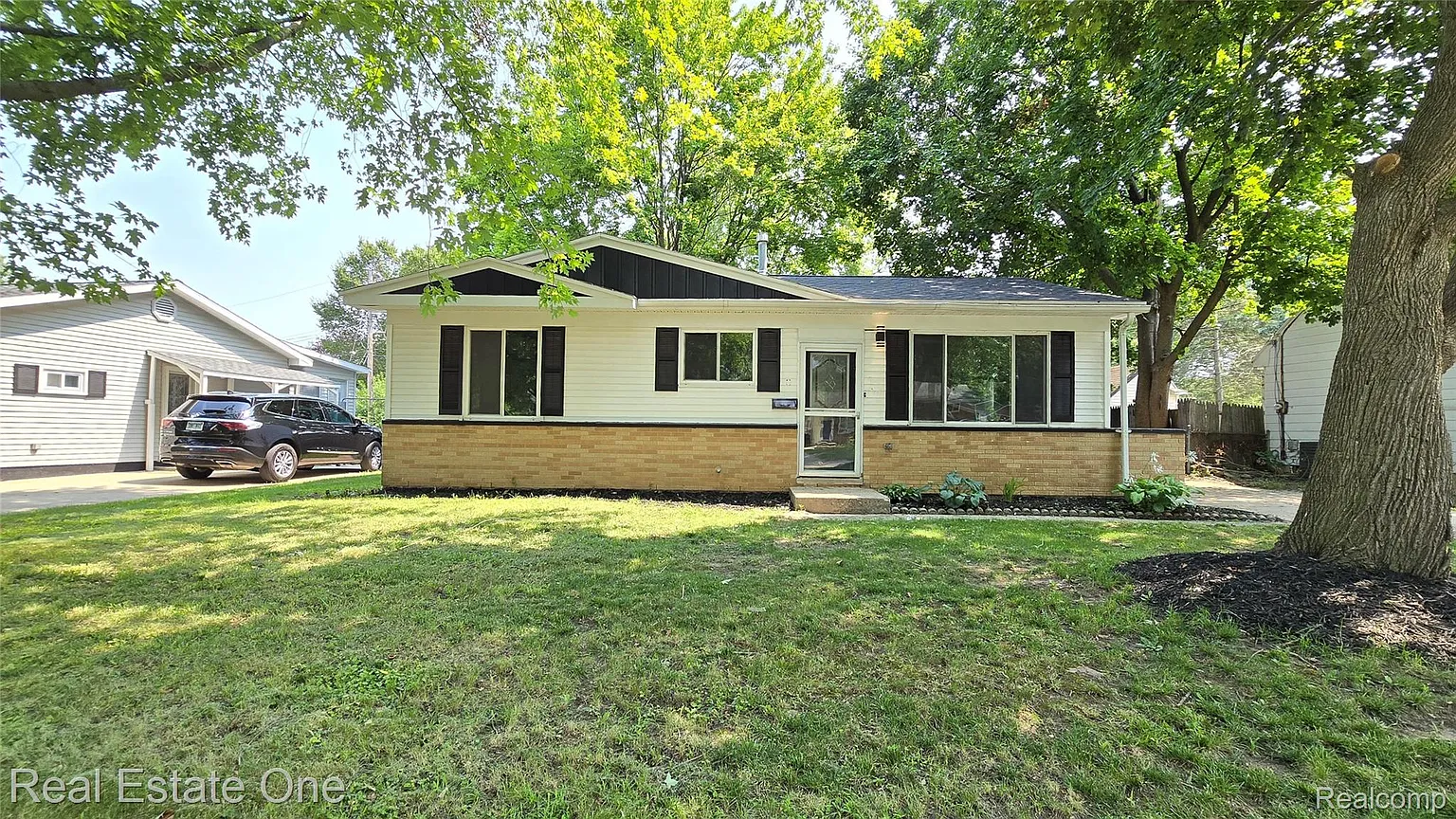 3715 Wedgewood Dr photo 1
