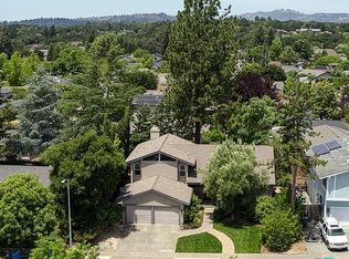 4839 Fernglen Dr, Santa Rosa, CA 95405