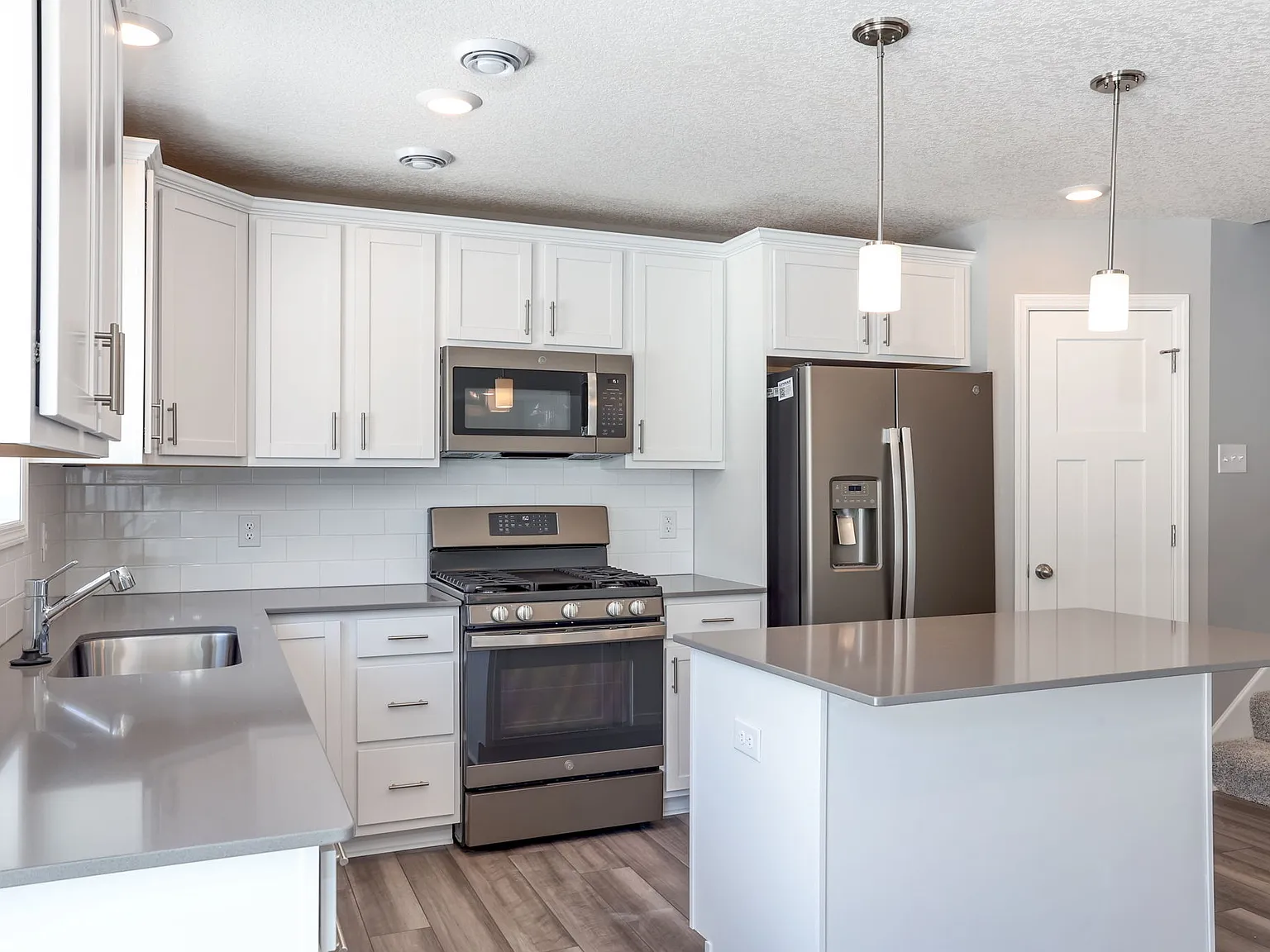 3 bed, 2.5 bath, 1804 sqft, $2,675 — Photo 3