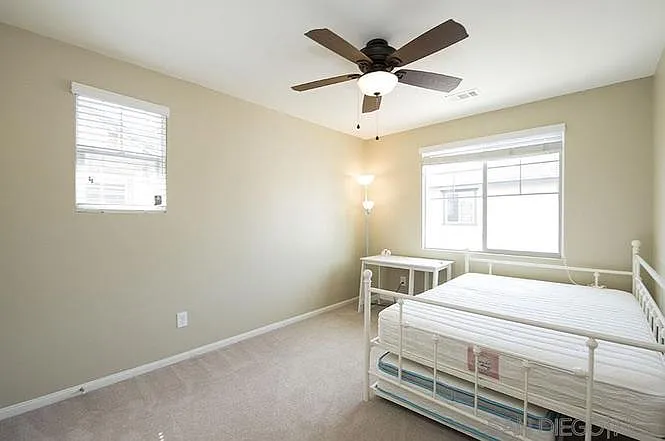 512 Moonlight Dr — Photo 2