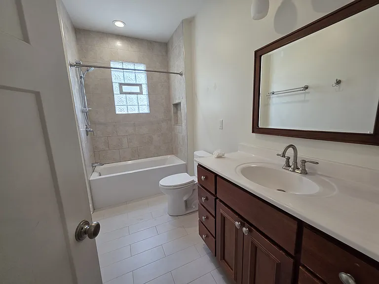 2343 W Winona St #2E — Photo 6