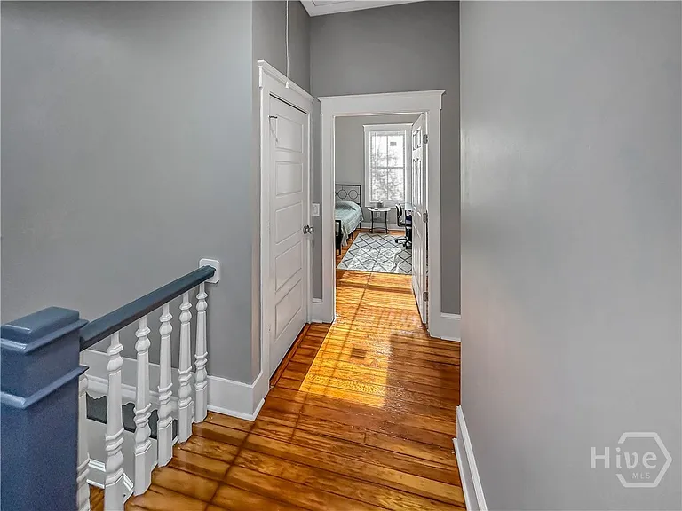 306 W 42nd St #A — Photo 23