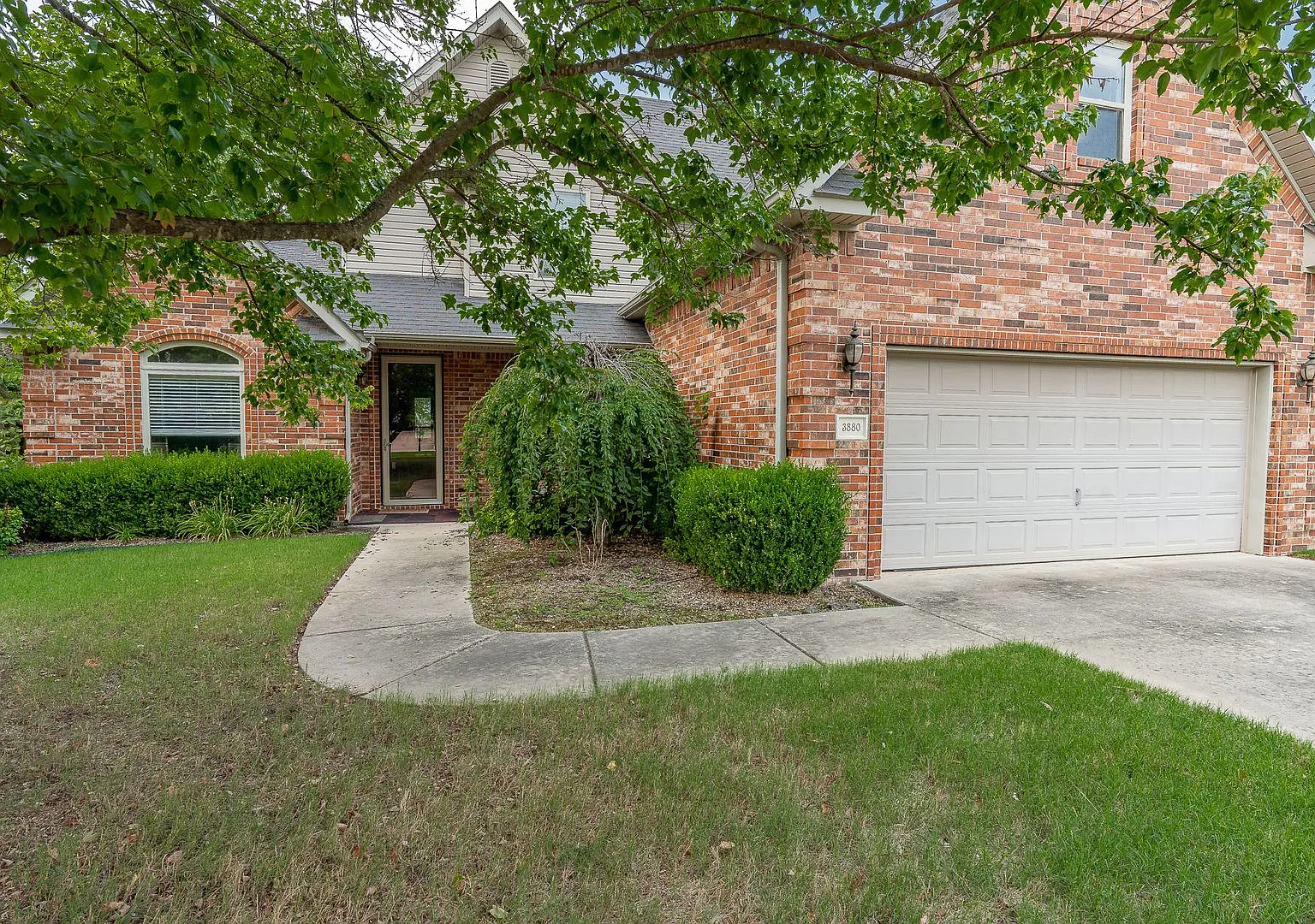 Beautiful 4bd/2.5bth home located in the Clabber Creek Subdivision!! — Photo 3