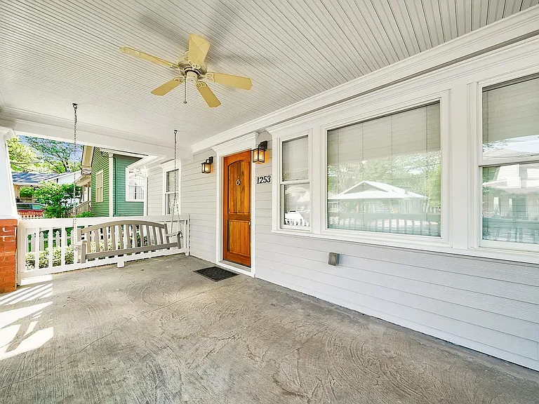 1253 Oak Grove Ave — Photo 4
