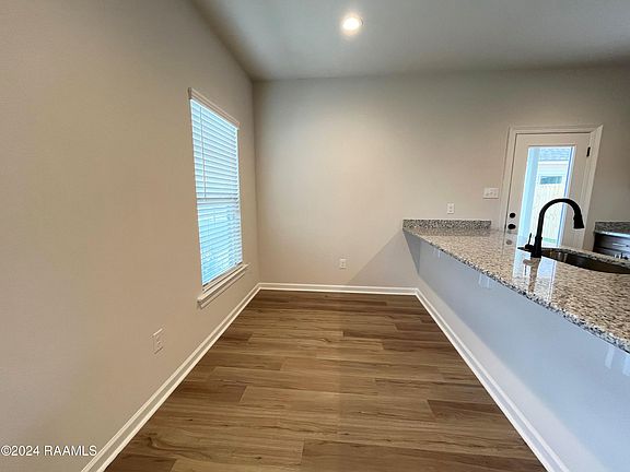 3rd image of 208 Parkington Ct