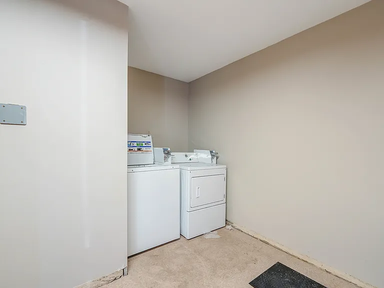 7403 W 71st St #2E — Photo 13