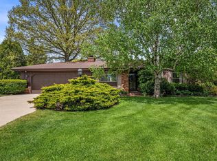 18400 Honey Creek Dr, Brookfield, WI 53045