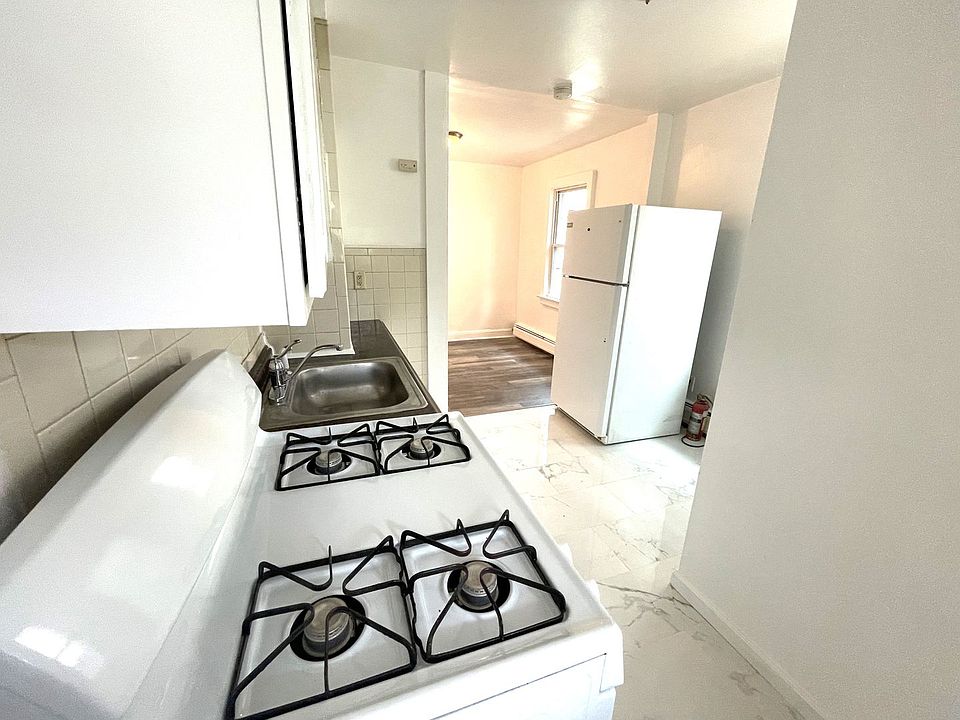 1st image of 11 Saint Peters Pl #0