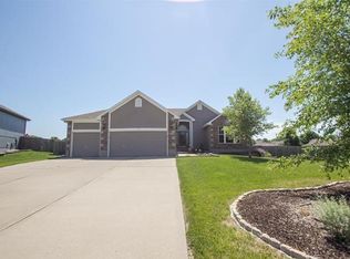 813 SE Hocker Ct, Lees Summit, MO 64081