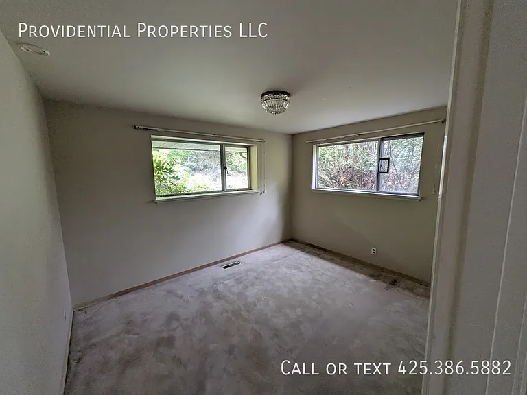 714 100th Ave SE — Photo 5