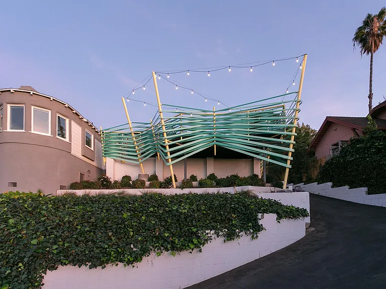 908 Hyperion Ave — Photo 3
