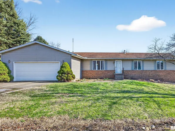 7 Carlton Dr, Mackinaw, IL 61755