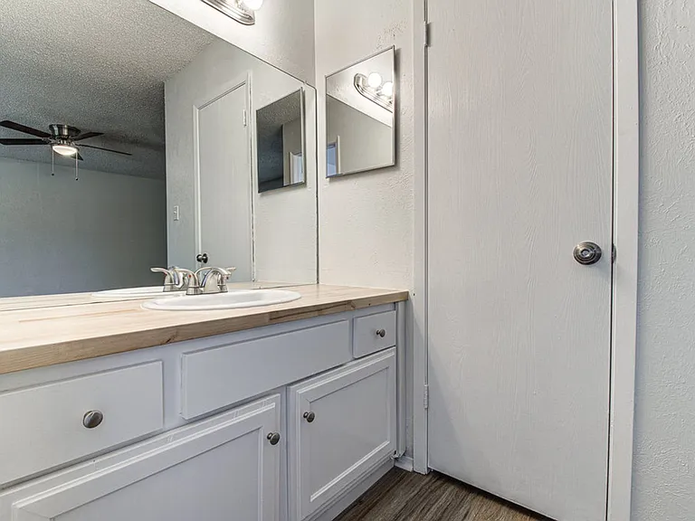 10105 Woodland Village Dr — Photo 17
