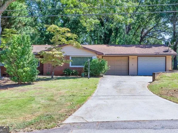 1883 Pine Tree Trl, Gainesville, GA 30501