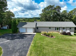 2121 Middle Calmar Rd, Decorah, IA 52101
