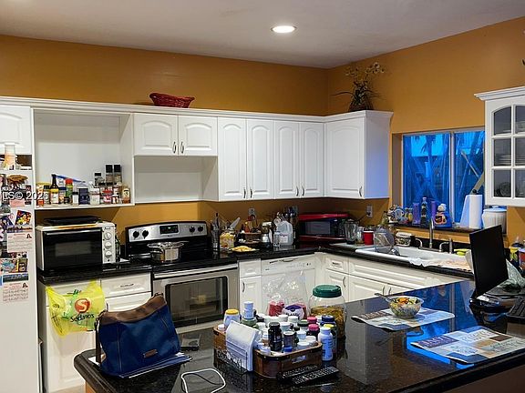 3rd image of 15579 SW 10th Ln