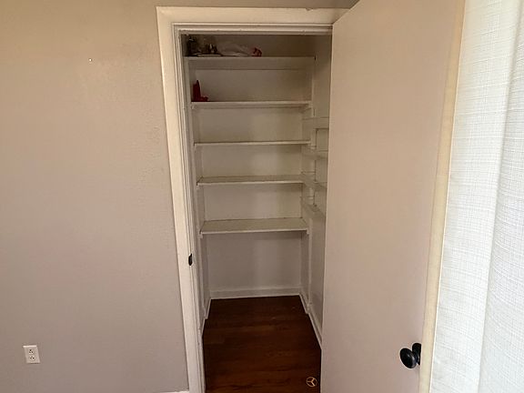 4th image of 404 Cardinal St