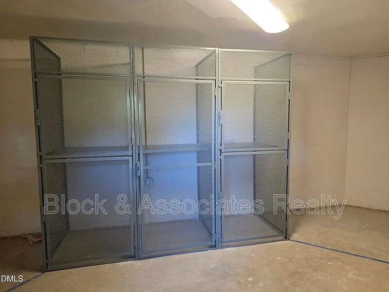 5104 Hollyridge Dr #207 — Photo 11