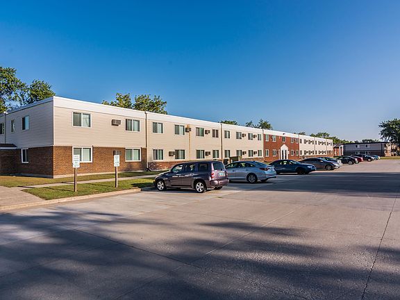 Amberwood Court Apartments ; Grand Forks, ND