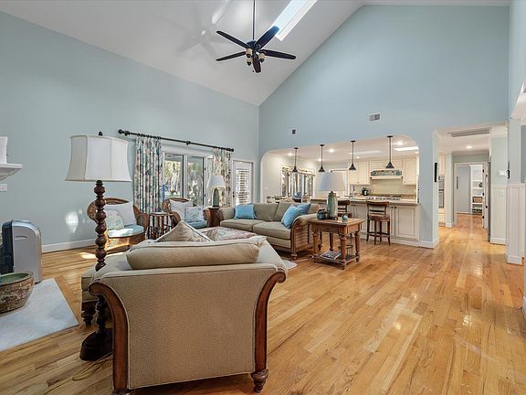 4th image of 260 Doral Open