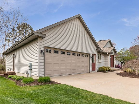 3rd image of 428 Goldcrest Dr