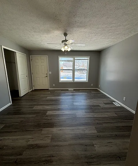 911 N Riverside Dr #7 — Photo 18