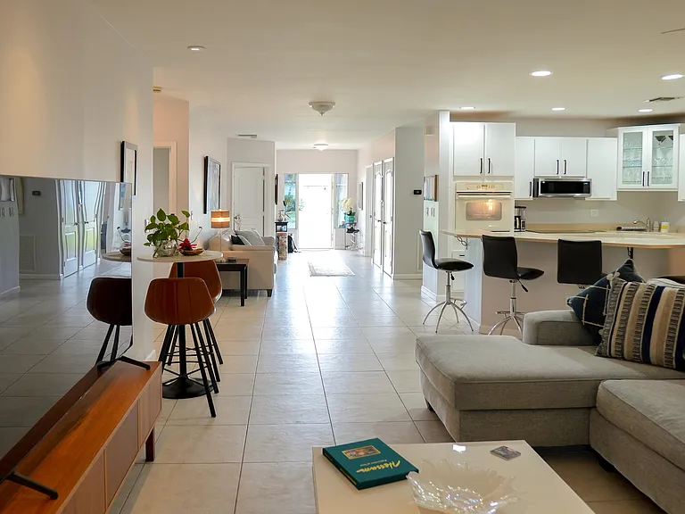 821 SW 13th Ct — Photo 15