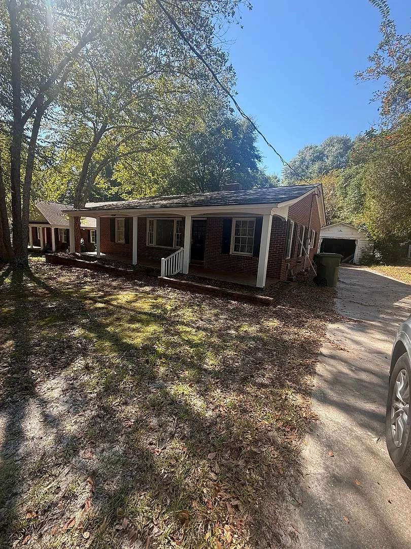 Charming 2 Bedroom Home for Rent 911 Mohawk Drive, Florence, SC! — Photo 1