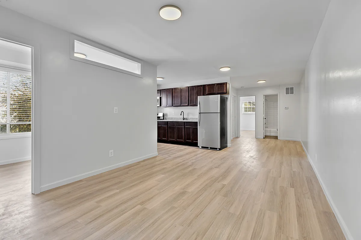 3 bed, 870 sqft, $1,925 — Photo 1
