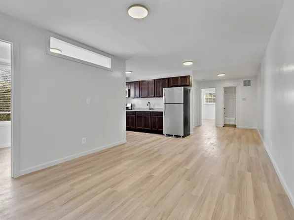 853 Yuma St SE #202, Washington, DC 20032