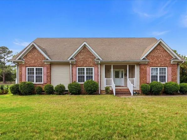 302 Martin Luther King Jr Dr, Smithfield, NC 27577