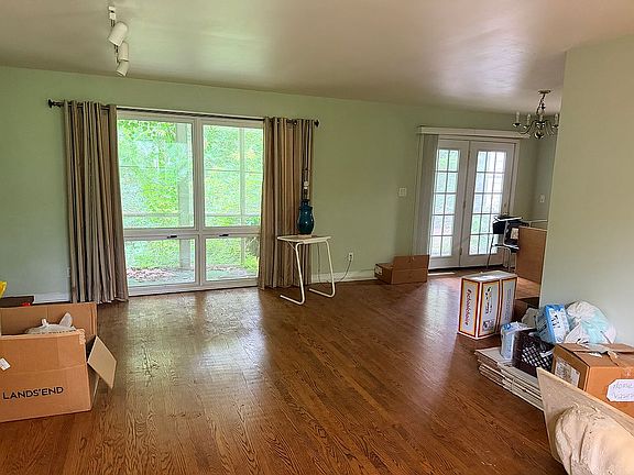 2nd image of 100 E Seegers Rd