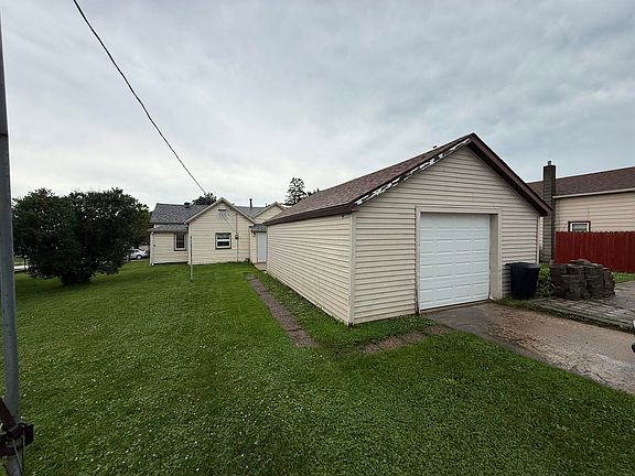 3rd image of 202 E Henry St