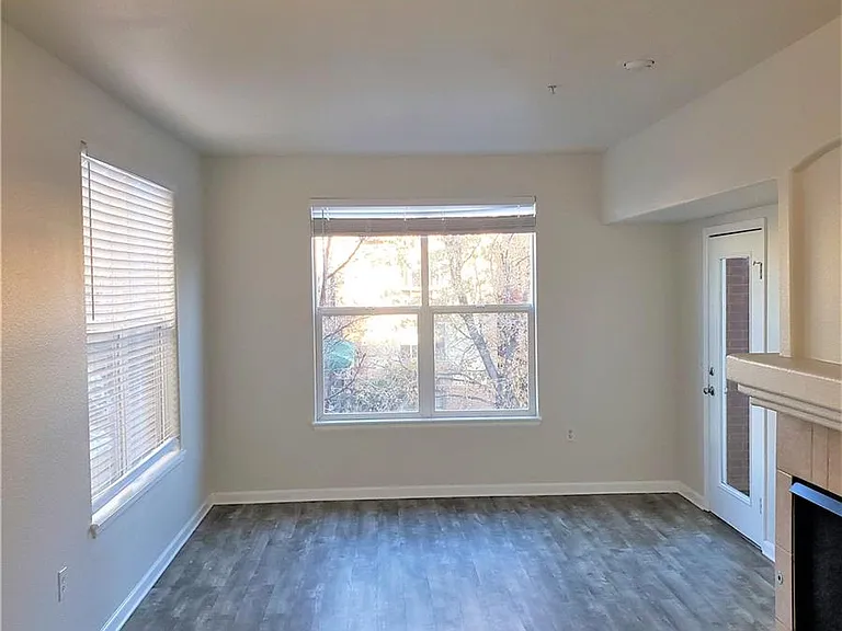 1747 N Pearl St #201 — Photo 14
