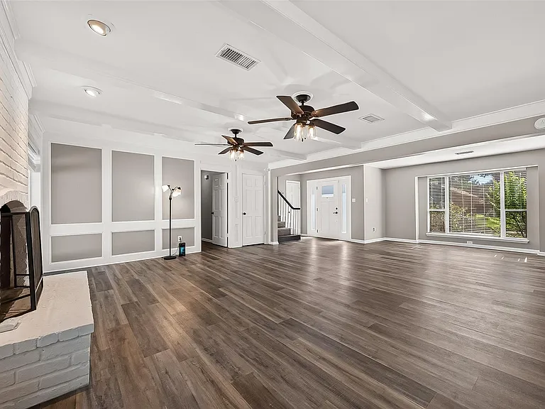 919 Longview Dr — Photo 5
