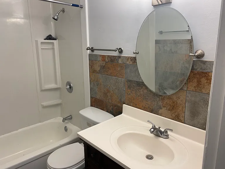 136 Vandiver Dr #B — Photo 4
